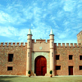 Masía de San Juan Casas Rurales con piscina y vistas a la montaña